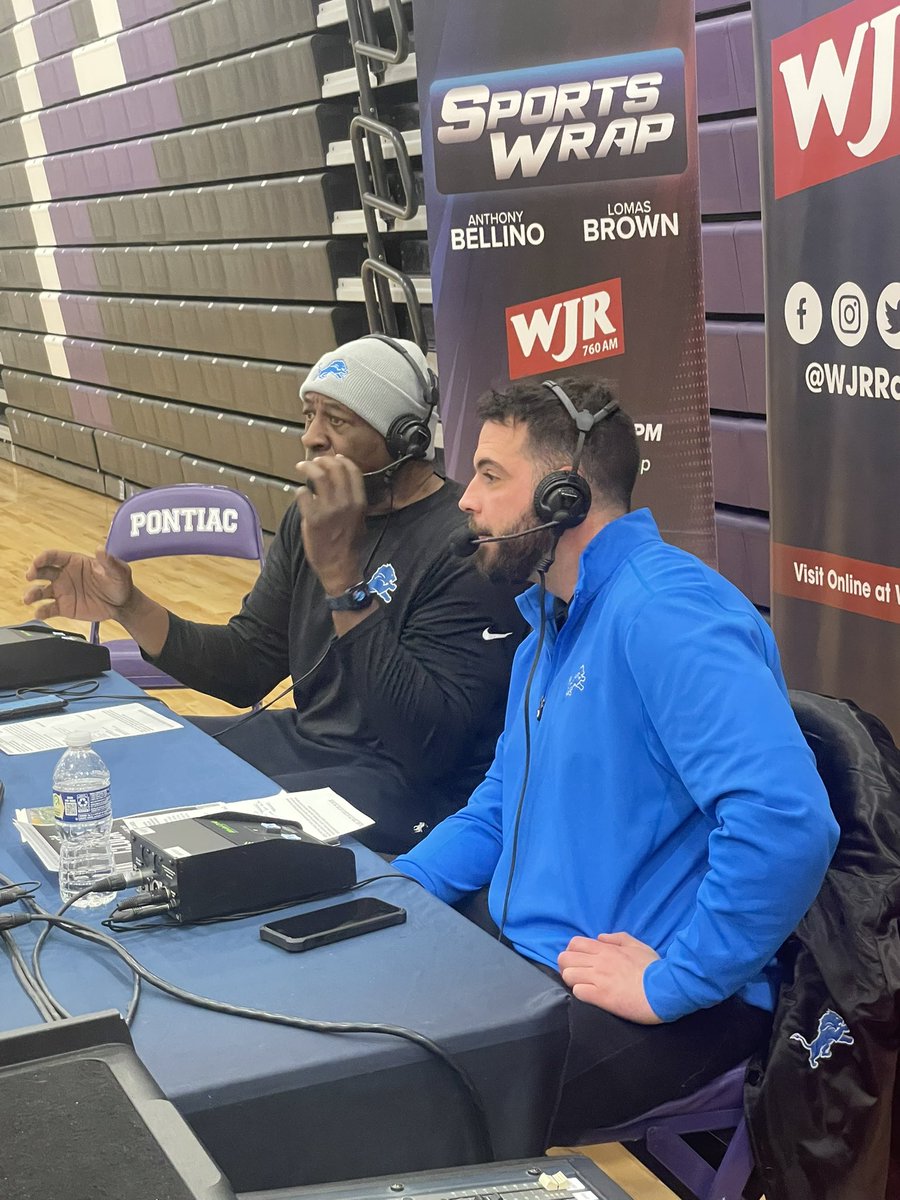 wjrradio's tweet photo. The City of Pontiac welcomes the @NFL Draft with SportsWrap live from Pontiac High School! #DetroitIsOnTheClock #NFLDraft #SheriffPAL #Pontiac #VisitDetroit #MichiganTour #SportsWrap #Lomas #Anthony #AB https://t.co/oT3i6gxpFH