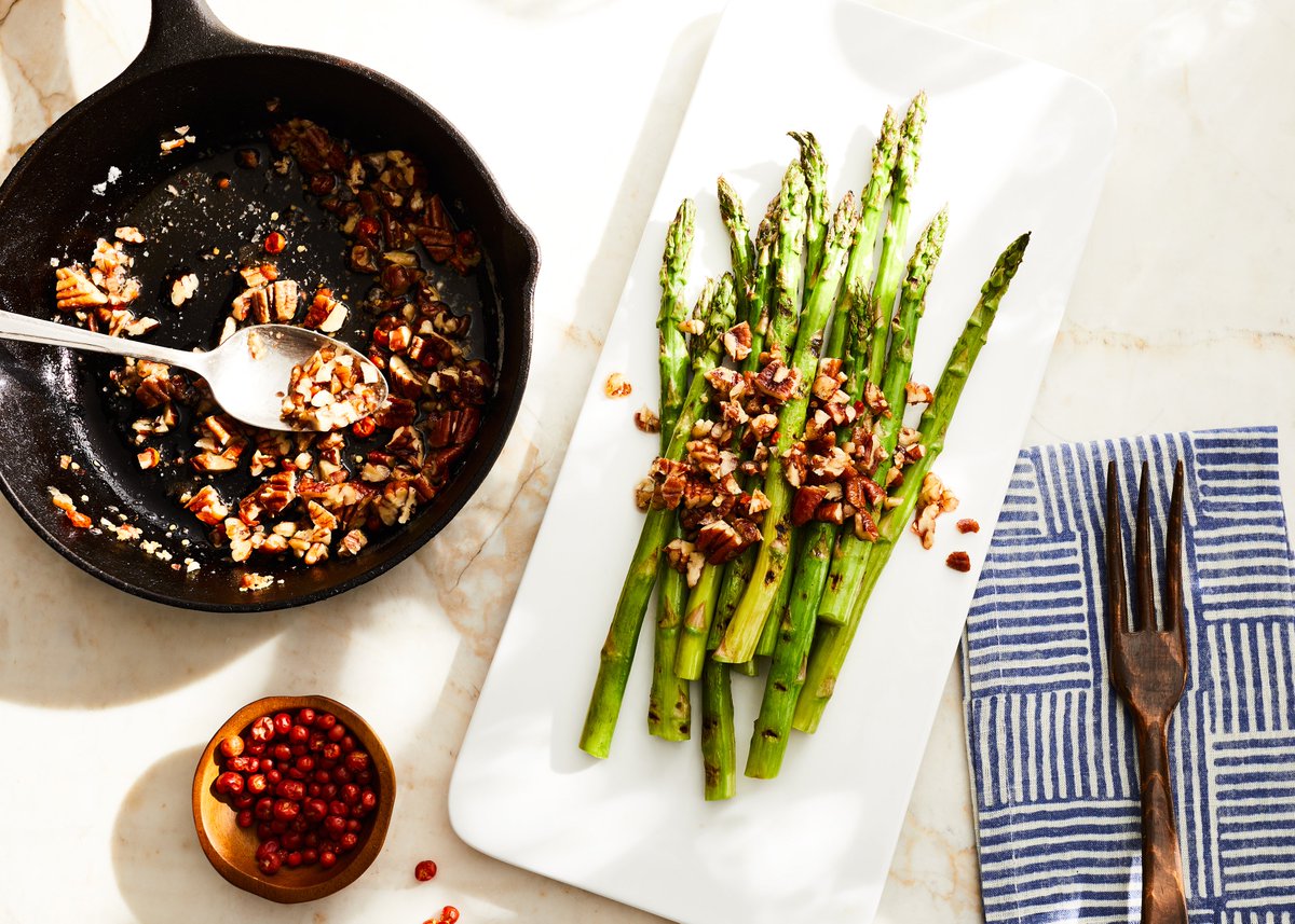 Before asparagus season flies by, here's one way I love to dress it up. Grilled and topped with a crunchy, buttery pecan sauce with chiltepín chile. patijinich.com/asparagus-with…