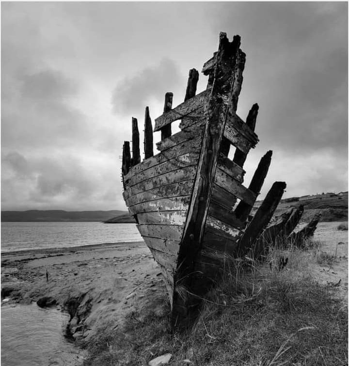 میں کسی شام چلی جاؤں گی منظر سے 
لوگ بہل جائیں گے کُچھ روز پریشاں ہو کر۔۔۔۔۔۔
#الهلال_الاخدود #النصر_ابها #MAFSAU #tuesdayvibe #Iran #หลานม่า