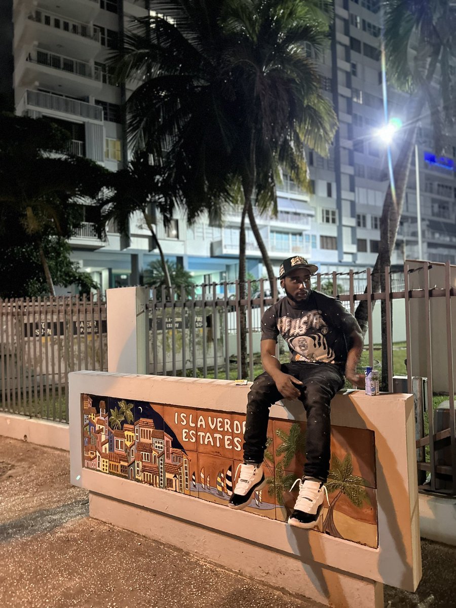 JayDaCreep's tweet photo. “And don’t check me, bitch, check the air quality” #BirthdayRecap https://t.co/z8lD5hMD48