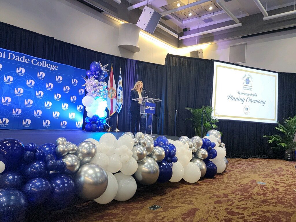 mdcps_MINT's tweet photo. Dr. Dawn Baglos, MDCPS Chief Human Capital Officer, Inspiring the MDC new teachers to be, "the teacher who is the dream maker" for their students, as we welcome them to the MDCPS family. @SuptDotres @MDCPS_HCMChief @RoubenYaghdjian @RoxyMSanchez7 @MDCPS @MDC_DeanSOE https://t.co/i7RcNhQTwH