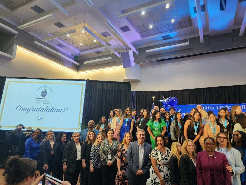 mdcps_MINT's tweet photo. Dr. Dawn Baglos, MDCPS Chief Human Capital Officer, Inspiring the MDC new teachers to be, "the teacher who is the dream maker" for their students, as we welcome them to the MDCPS family. @SuptDotres @MDCPS_HCMChief @RoubenYaghdjian @RoxyMSanchez7 @MDCPS @MDC_DeanSOE https://t.co/i7RcNhQTwH