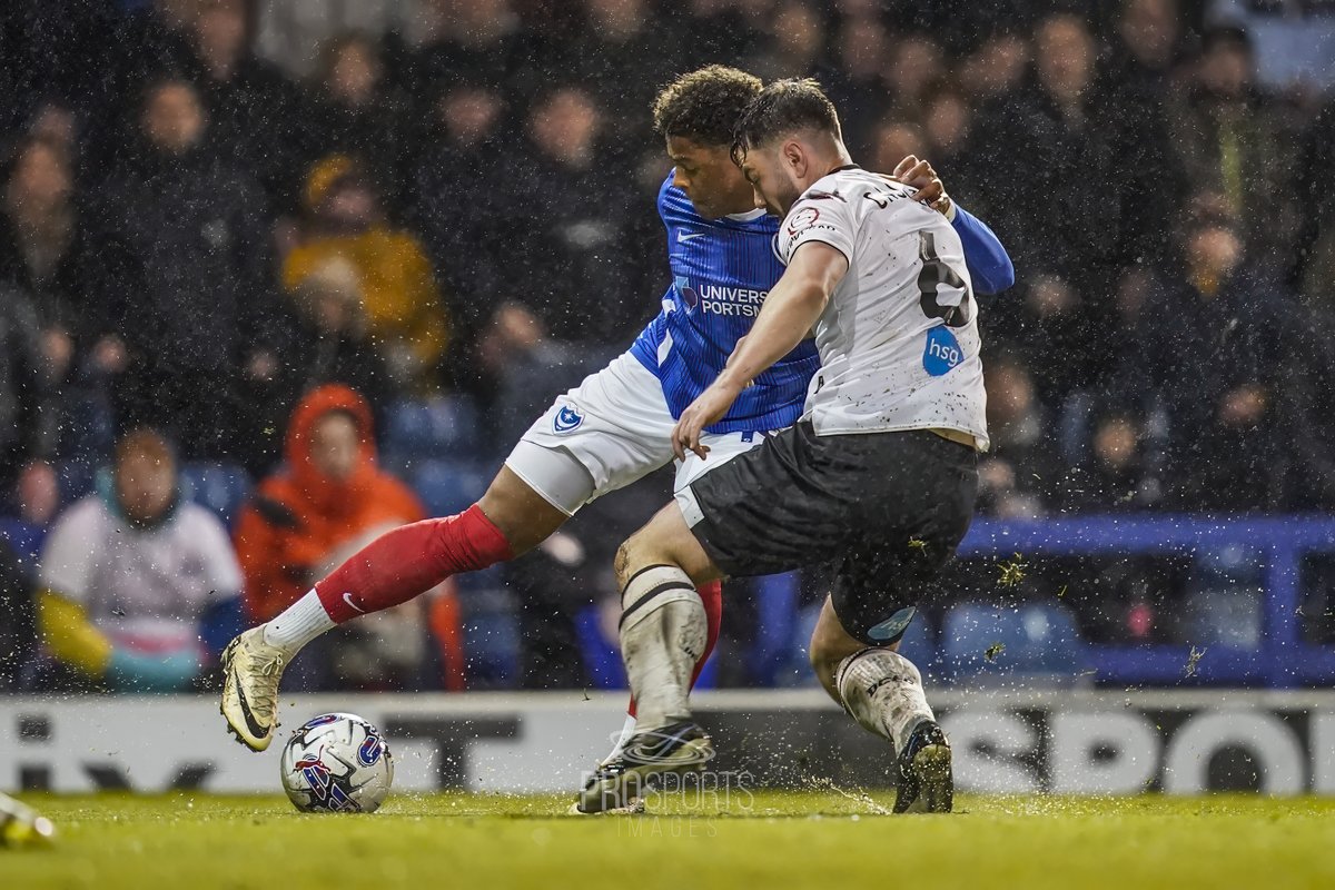 Top of the table clash, ends in a draw as @Pompey come back twice to equalise #Pompey #SkyBetLeagueOne @ProSportsImages