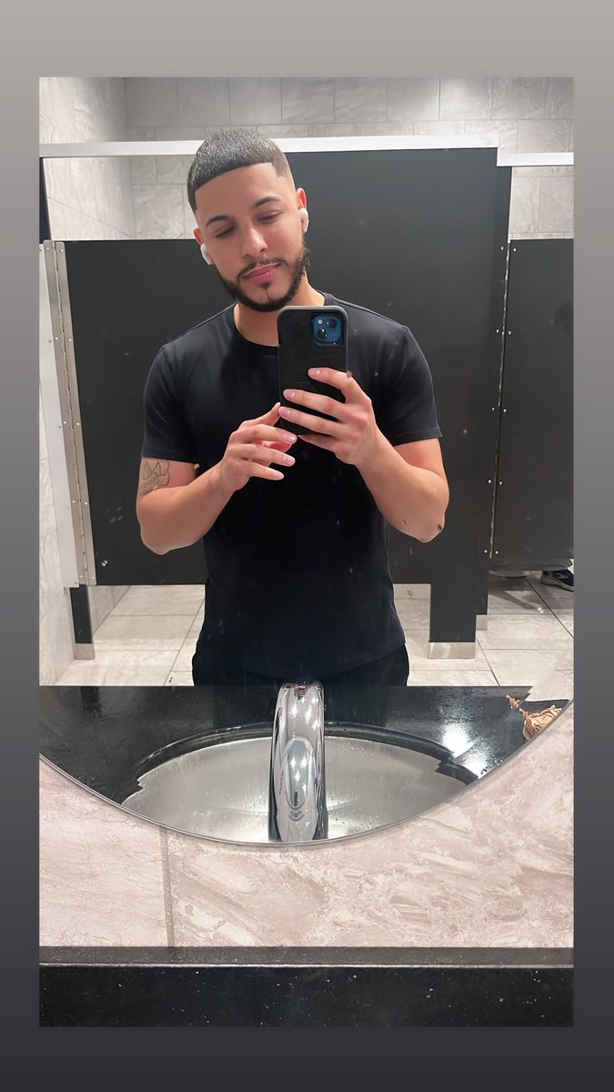 Lucito52020's tweet photo. Difference between us I’m attractive, genuine, and a vibe 😁 https://t.co/uR5jdGyNCE