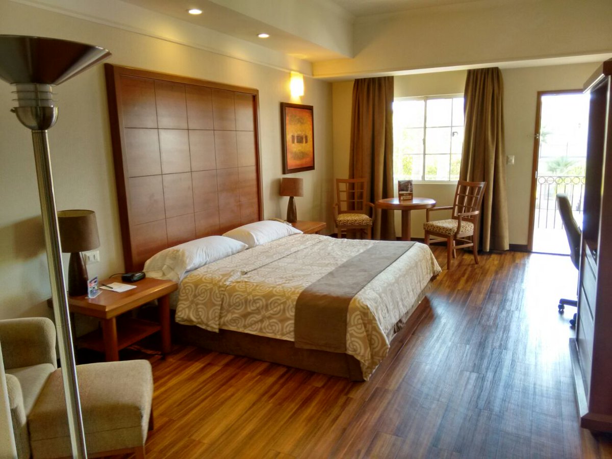 palace_royal's tweet photo. Hospédate en Royal Palace
Más cómodo que en casa
Seguimos con promoción hasta el 8 de abril
Habitación $1490
Con un desayuno incluido $ 1790
Con dos desayunos incluidos $ 2090
Reserva al  662 2363333
O en la página
https://t.co/kAXCojRHNL
📍Blvd. Garcia Morales 306 col. El llano https://t.co/8kE77GRqe0