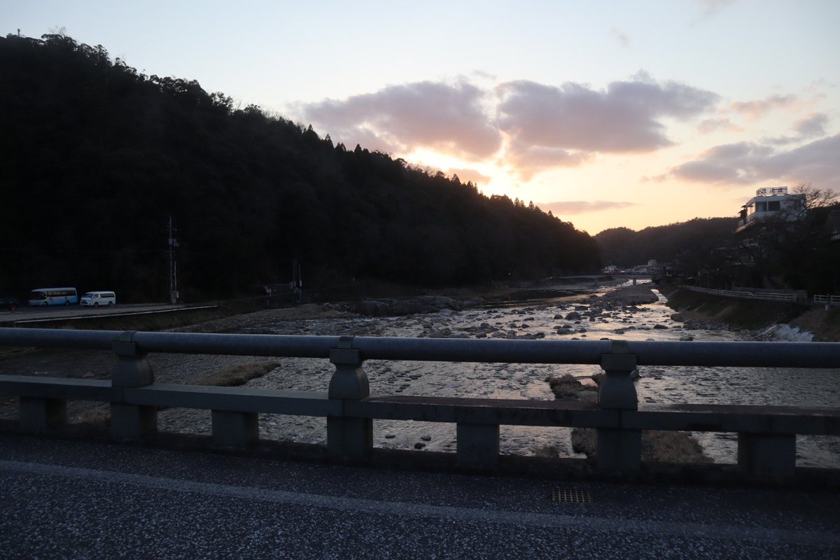 minidaisuki1's tweet photo. 鳥取県の三朝温泉���にある「三朝館」にチェックインした後、温泉街を散策。三朝温泉は世界屈指の放射能泉であり、三たび朝を迎えると元気になるといわれているそうです。これから数日間お世話になります。
#鳥取
#国内旅行
#鳥取旅行
#温泉
#温泉旅行
#三朝温泉
#三朝館
#ラドン温泉 https://t.co/tfGDY5LQBQ
