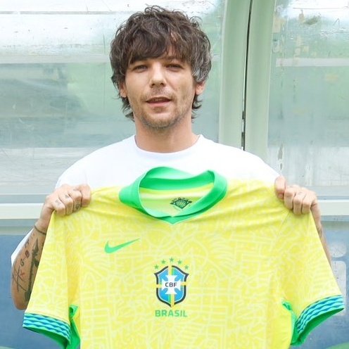 loverchiefs87's tweet photo. louis tomlinson               louis tomlinson 
       2014                                     2024 https://t.co/2wJ4Ec60Ec