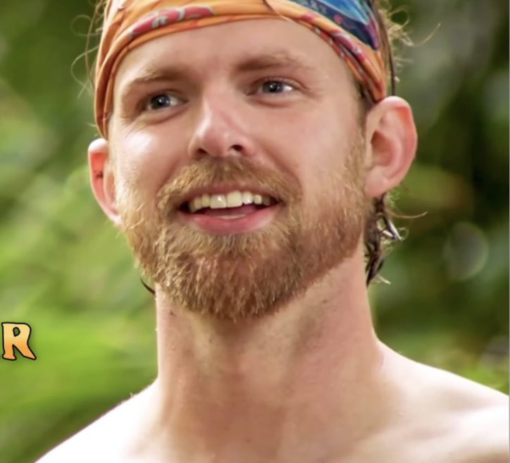 rebalee601's tweet photo. Anyone else see the resemblance? 

#Survivor 
#hoodwinked
@AMikeBloomType @LianaRHAP @robcesternino @Chappells_Show https://t.co/8jhYw1fbmb