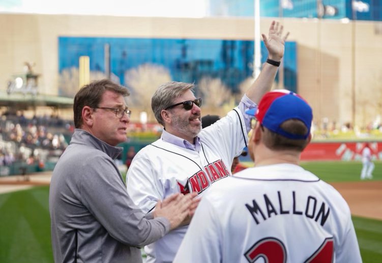 jakeoakman's tweet photo. Twenty years ago I got my start in Indy selling tickets for the @indyindians at @thevicindy. Tonight, I got to throw out a first pitch on #OpeningDay. Cool “full circle” moment. Thanks @LewandowskiR for the opportunity. 

Oh, and I grooved a strike from the top of the mound. https://t.co/oz6nL2aCF4