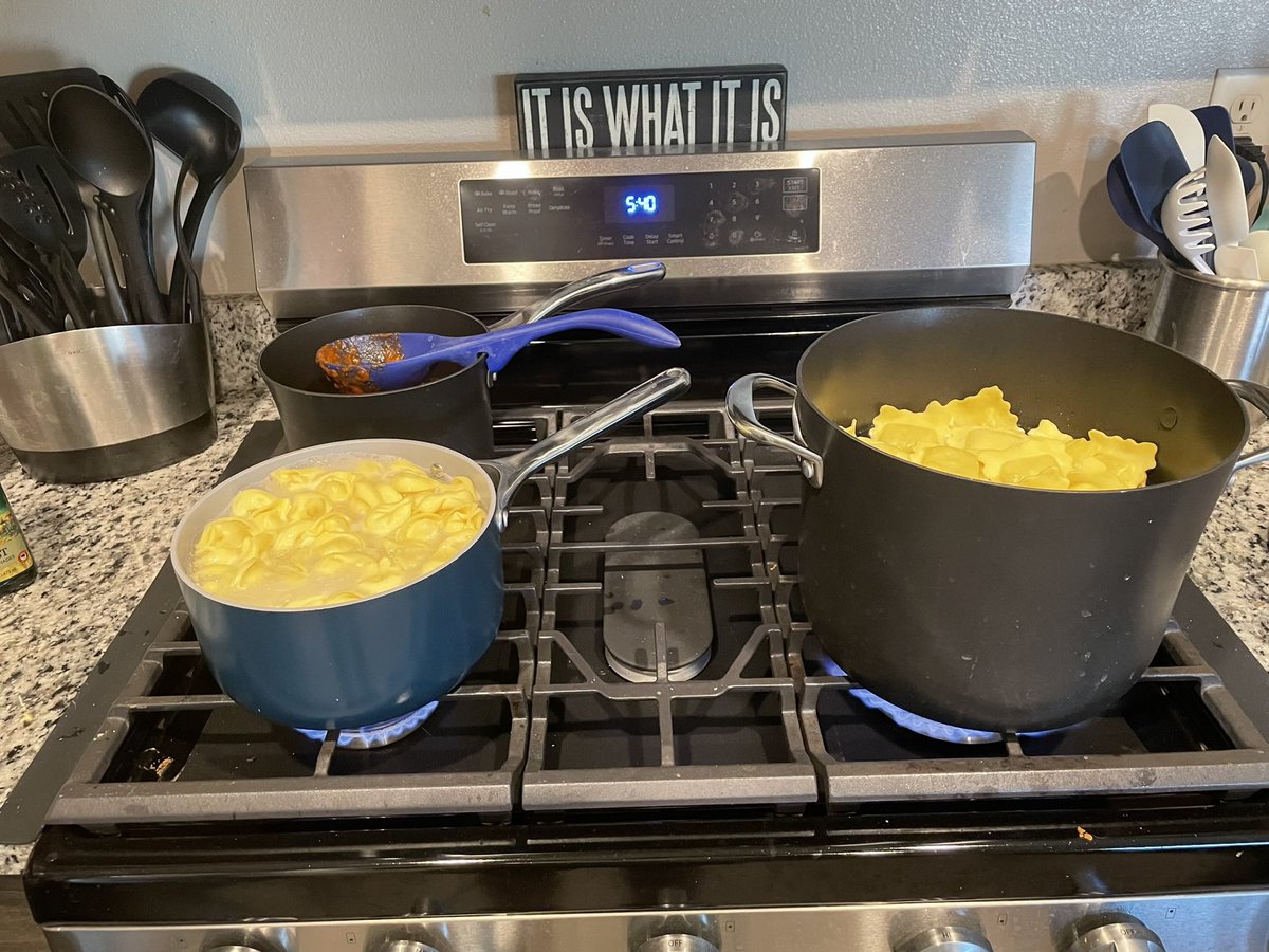 SapperNacho's tweet photo. No #DadChef here, but I can boil water and heat up some sauce for an easy dinner so when the kids get home from swim and track practice, they can have a decent meal.
(Broccoli is steaming in the microwave.) https://t.co/KigxPrcWkO