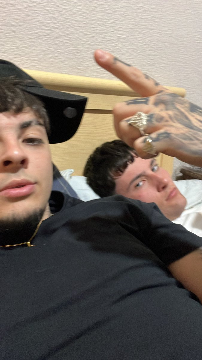 flexvato's tweet image. Alguien me quita a esa persona de la foto?