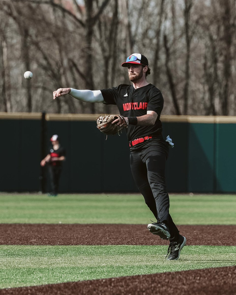 RED HAWKS IN THE RANKINGS 📈 18th - @ABCA1945 20th - @d3baseball @montclair_base | #ComeFlyWithUs