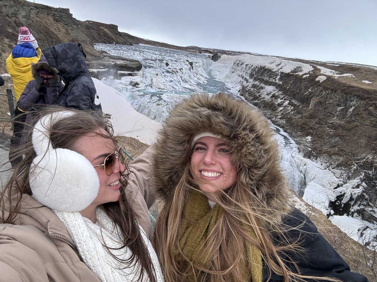 My daughter and her friend left yesterday to go hike and explore Iceland. Her view as her plane was descending is something I can only dream of 😍I’m living vicariously through her right now, but so happy she’s traveling before PA school begins this fall