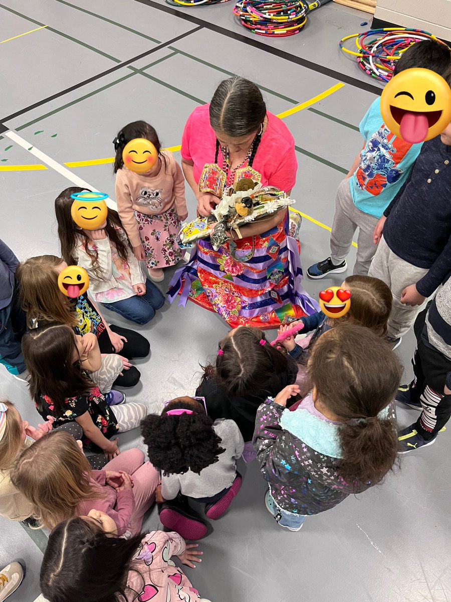 BPSHawksK's tweet photo. Kindergarten had the true honour of welcoming back Elder Shirley Hill to teach us some hoop dancing #bpshawksk #bpshawkslearn https://t.co/yrTBXdyLEp