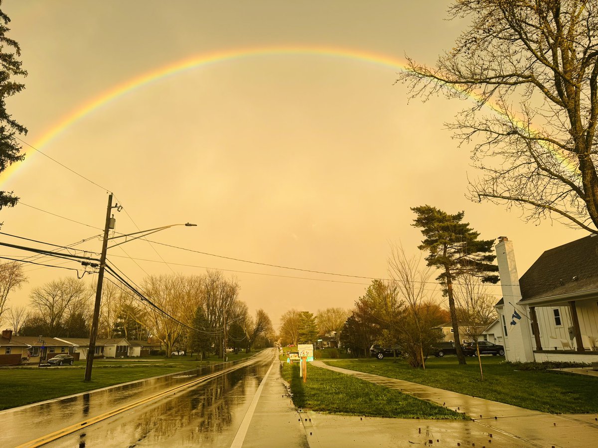 ryhill327's tweet photo. @nbc4i amazing rainbow landed at my home in Westerville https://t.co/07mSBqKI0X