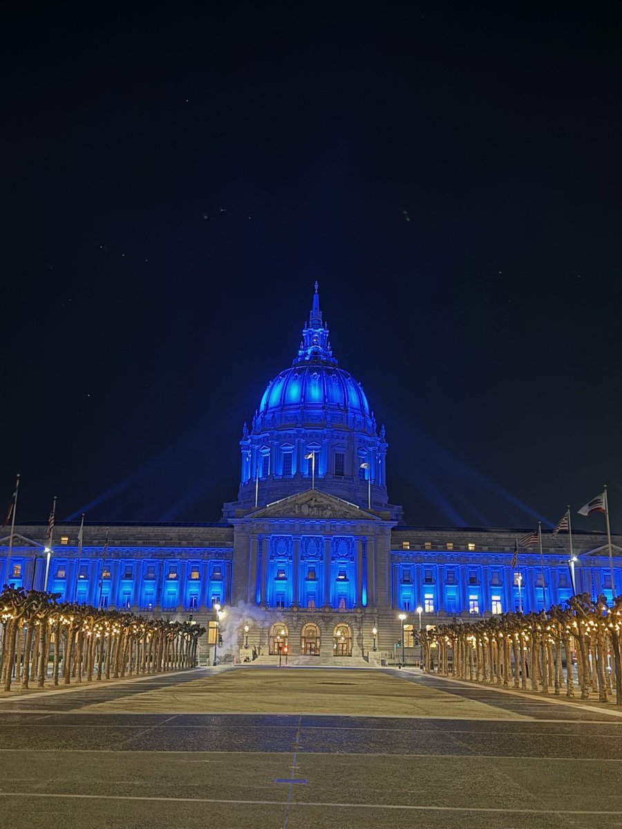 Yesterday, City Hall was lit up blue to recognize and honor the first day of Child Abuse Prevention Month. We're grateful to our community for coming together to shine a light on child abuse and stand up to protect children 💙 Photo credit: Jenny - @safesoundkids