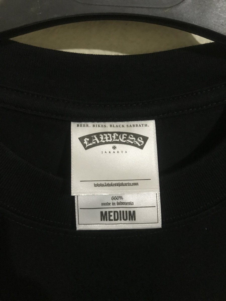 muchammad_ican's tweet photo. @Frimawan baju lawless F.S.S.F + sticker
size M 
masih baru bgt belom pernah dipake samsek
ori 100% pembelian official store
185 k
lokasi bekasi utara
minat langsung ke dm aja https://t.co/wAc5TzwxjA