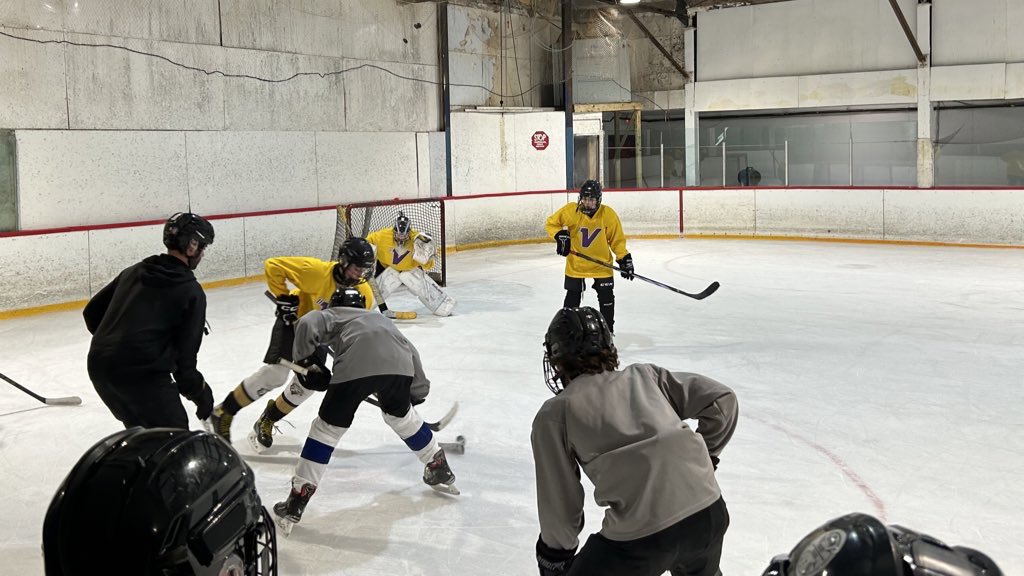 vhghockey_'s tweet photo. Great day on the ice with our Lighthouse 3v3 SuperSeries U15 Male Division! Congrats to all teams and players! 3-on-3 hockey is FUN! #hockeyprogram #vhgwinter24 #lighthousesuperseries https://t.co/v3s2ix1Ijo