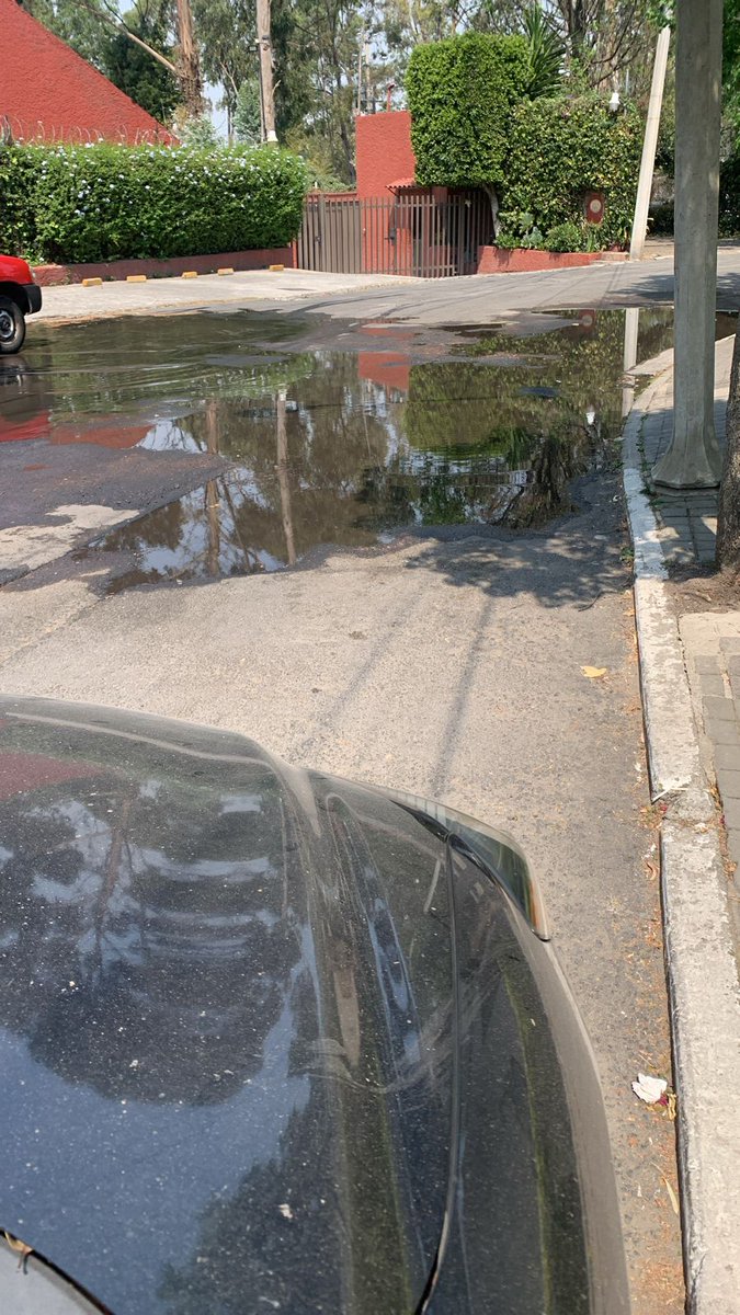 Loma de la palma 170
Lomas de Vista Hermosa,
Cuajimalpa 05100
Fuga de agua grande @SacmexCDMX 
Nos apoyan?  <a href="/Alcaldia_DGODU/">Dirección General de Obras y Desarrollo Urbano</a> 
Muchas gracias