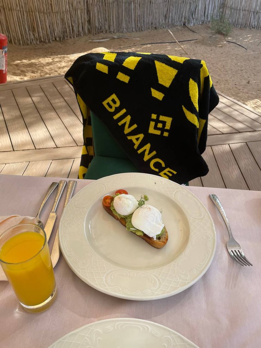 The #Binance towel comes everywhere with me... Including breakfast 🍳