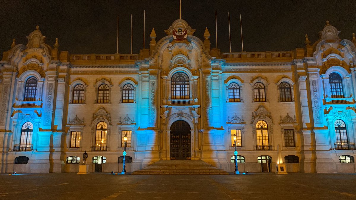 💙🙋🏽‍♂️🙋🏻‍♀️ Palacio de Gobierno se viste de azul para conmemorar el Día Mundial de Concienciación sobre el #Autismo. 

#DíaMundialDelAutismo #MásEmpatíaMenosEtiquetas