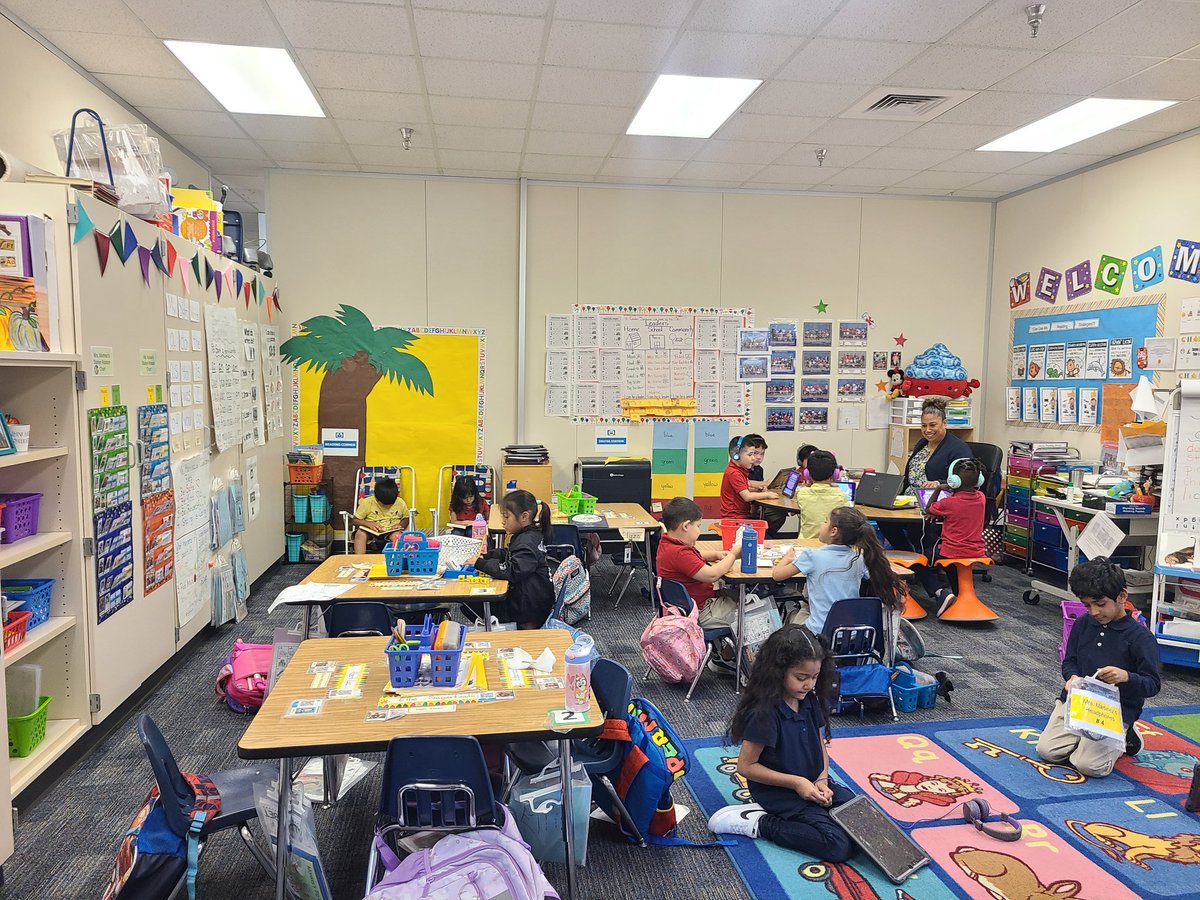 ReesStars's tweet photo. Curious about our Kindergarten students' day? 📚 It was packed with exciting learning adventures! From Reading to Science to Math, every moment was a step towards discovery. 🌟 #KindergartenLearning #EveryDayIsAnAdventure #ReesKindergarten https://t.co/ySRyIajAgK