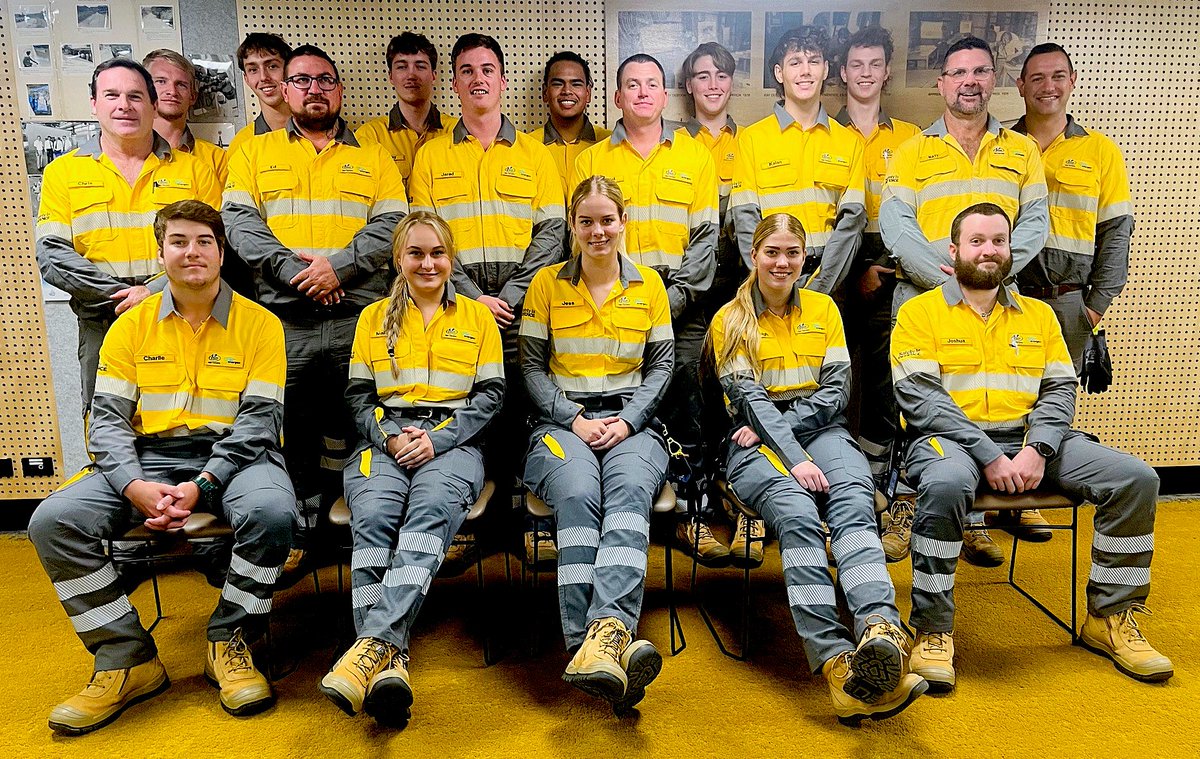 ⚡Power in numbers! Congratulations to those apprentices who have joined @Energex and Ergon Energy as part of the 2024 intake. For future opportunities, register: tinyurl.com/2vhva7mz