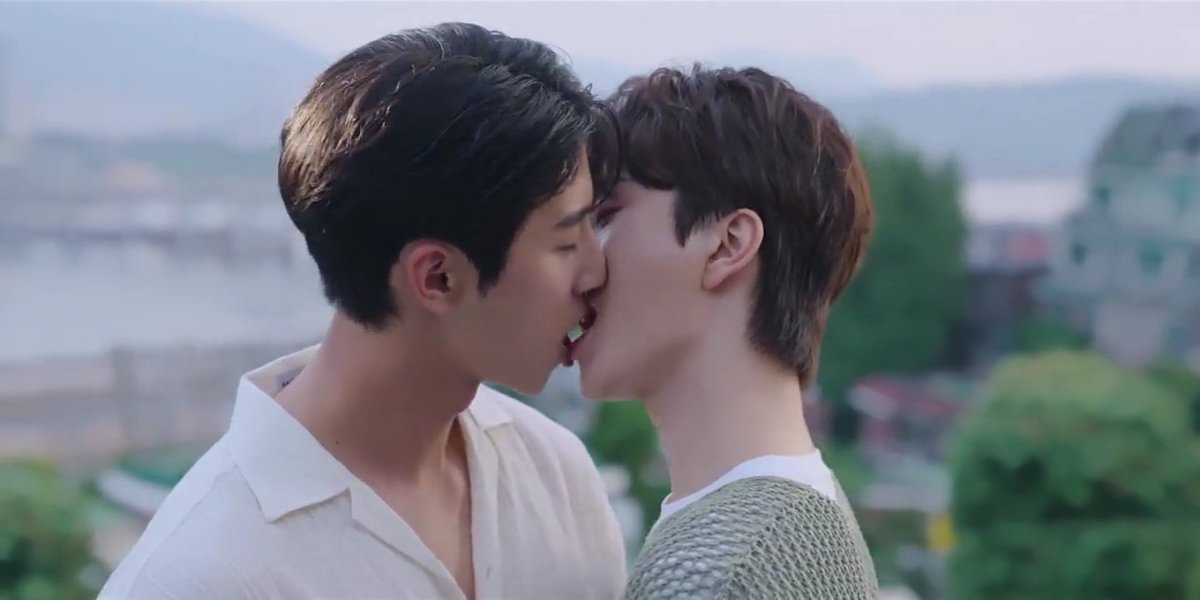 iamroberte's tweet photo. I love men kissers.

#연애지상주의구역_소문내자 #연애지상주의구역 #연지구 #드연지구 #드지구 #오민수 #이태빈 #차주완 #차웅기 #loveforlovessake 
#BL #재즈처럼 #Jazzfortwo #JazzForTwoEP8 #JazzForTwoFinalEP
#웹드라마 #태세도주 #지호근 #진권 https://t.co/0RFDyNRbkf