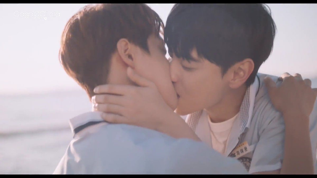 iamroberte's tweet photo. I love men kissers.

#연애지상주의구역_소문내자 #연애지상주의구역 #연지구 #드연지구 #드지구 #오민수 #이태빈 #차주완 #차웅기 #loveforlovessake 
#BL #재즈처럼 #Jazzfortwo #JazzForTwoEP8 #JazzForTwoFinalEP
#웹드라마 #태세도주 #지호근 #진권 https://t.co/0RFDyNRbkf