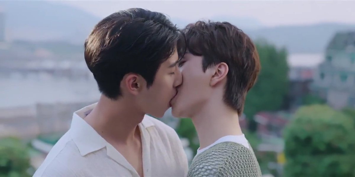iamroberte's tweet photo. I love men kissers.

#연애지상주의구역_소문내자 #연애지상주의구역 #연지구 #드연지구 #드지구 #오민수 #이태빈 #차주완 #차웅기 #loveforlovessake 
#BL #재즈처럼 #Jazzfortwo #JazzForTwoEP8 #JazzForTwoFinalEP
#웹드라마 #태세도주 #지호근 #진권 https://t.co/0RFDyNRbkf