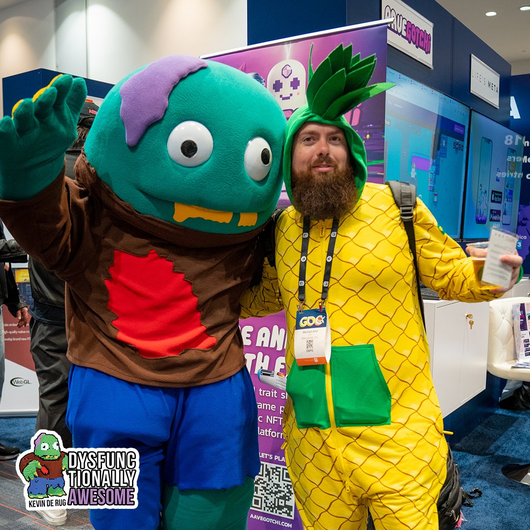 KevinDeRug's tweet image. Does anyone else think that Kevin&apos;s new fren looks like he could have been part of the original @pixelmon NFT art drop?

That is a truly #DysfunctionallyAwesome 🍍🍍suit Ser! 

- TeamKdR