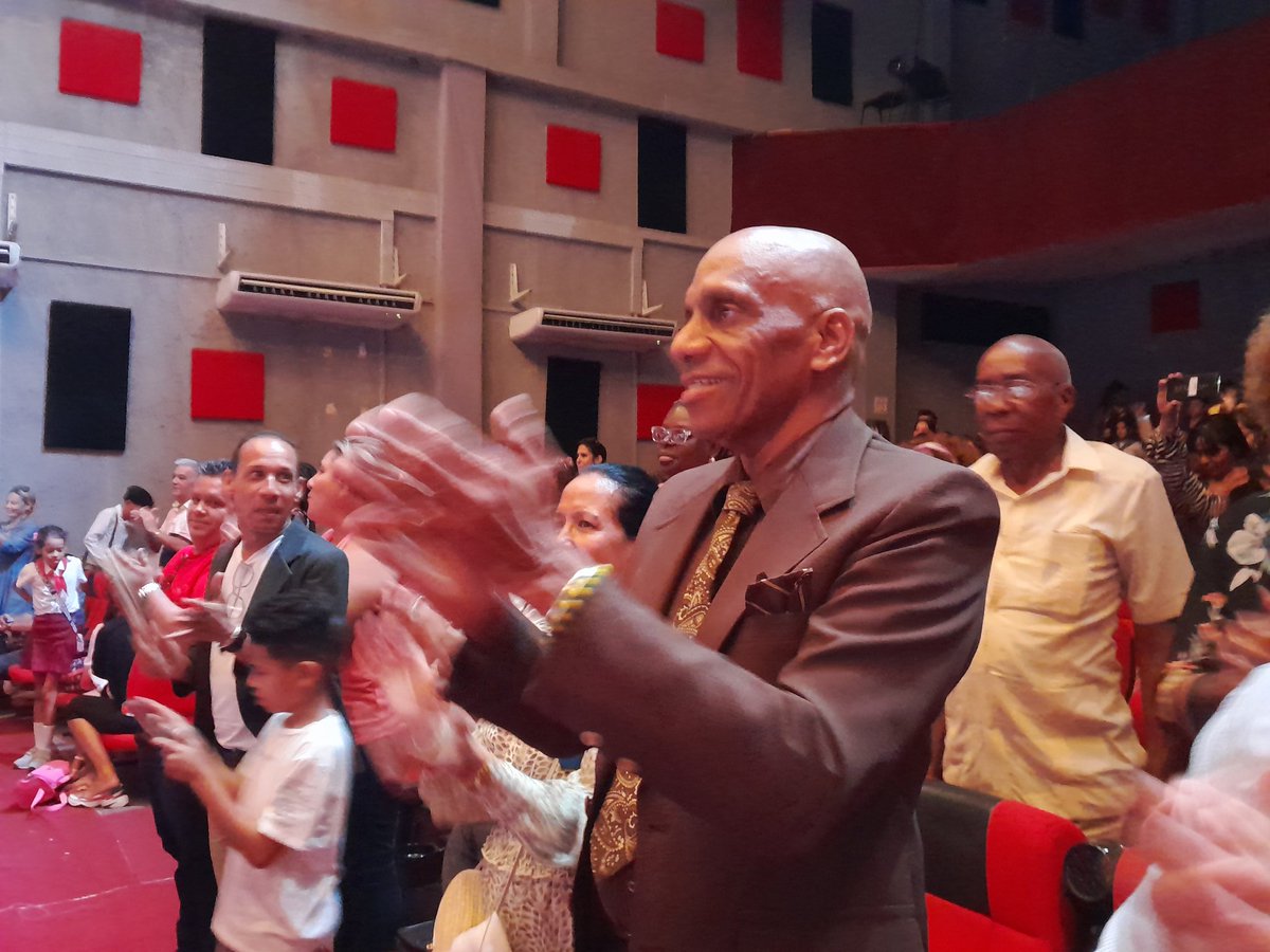 Gala homenaje al maestro Reinaldo Echemendía Estrada por sus 50 años de vida artística