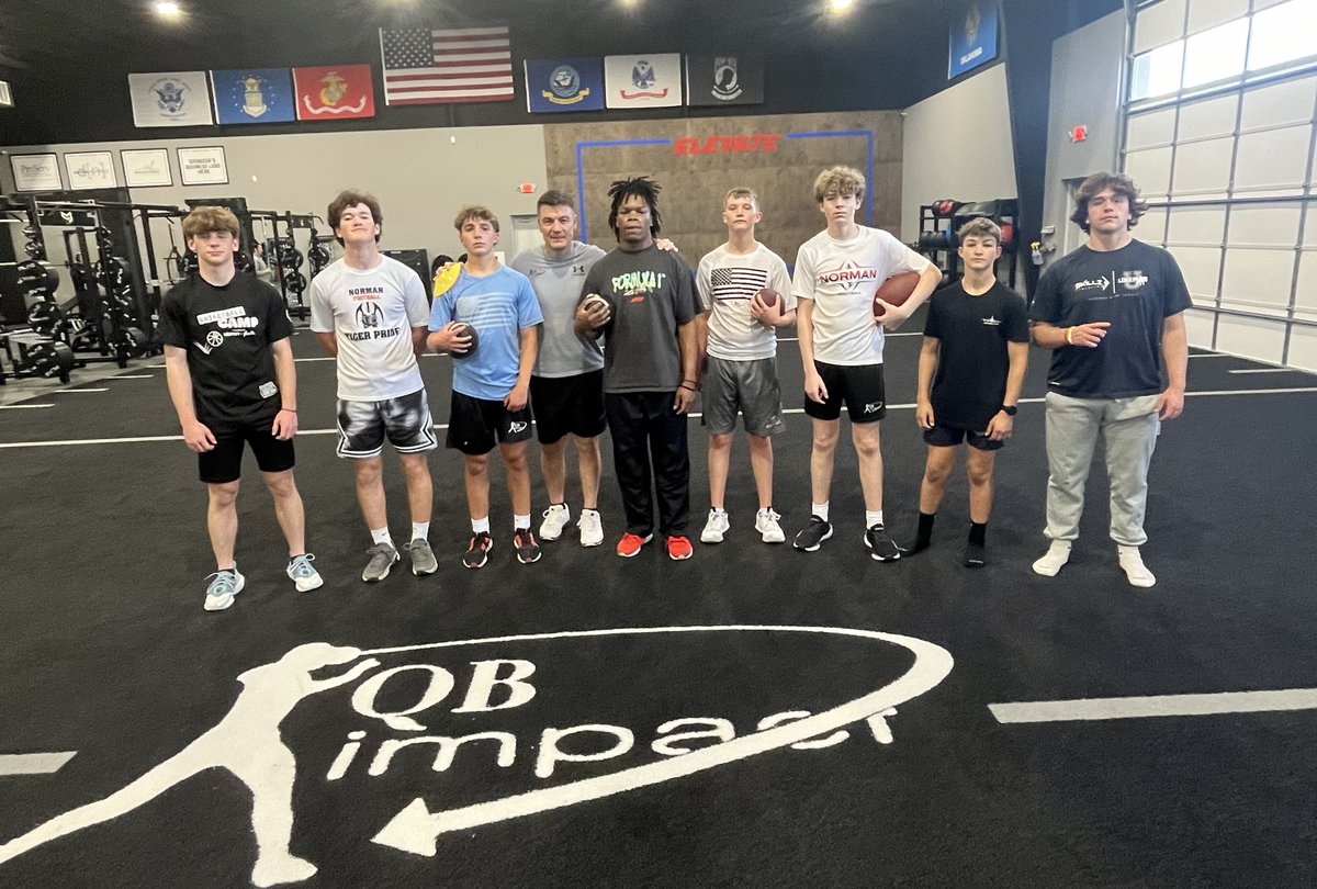 Tuesday Night QB #WORK @ISP_OKC #QBi QB’s: @thedanielnewton @hholloway2029 @AndersonCollie3 and Peyton Etsell Thank you for the heads to our SKILL guys!!