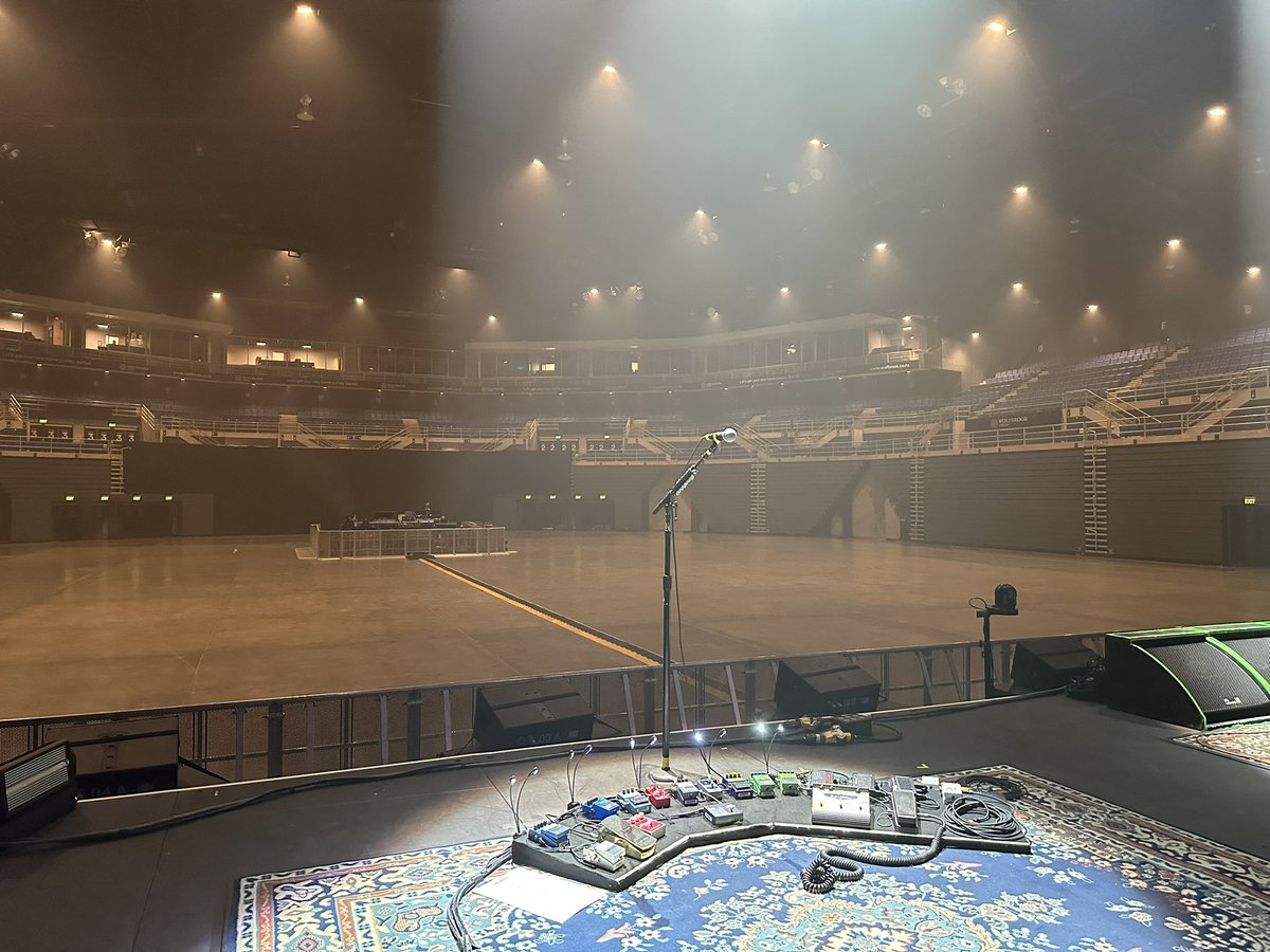 That was fun last night Christchurch. @IncubusBand Also, a crypto-bro hacked my account earlier today and sent a bunch of crypto-bro (re)posts. I love crypto bros. 🥰