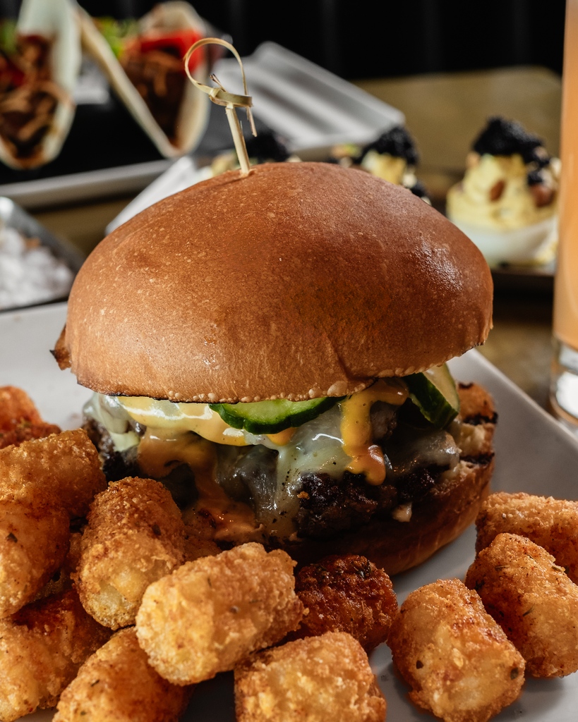 You don't need a Bowler Hat and a peruke to enjoy the fancy sauce on our Butter Burger — only an appetite and room for some crispy tots. Fancy Lads need not apply. 🎩⁠
⁠
#ButterBurger #FancyLad #Vegas #DTLV #SaltLakeCity #SLC #CabinBoy