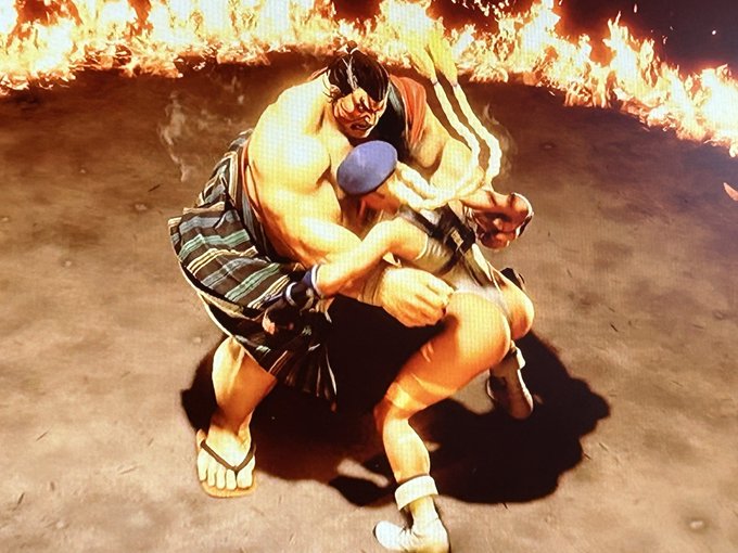 エドモンド本田に負けると
この世の終わりみたいなストレスに
苛まれるけど
「まぁこのケツ見れるならええか…」に
なるのやっぱりズルいぜ 