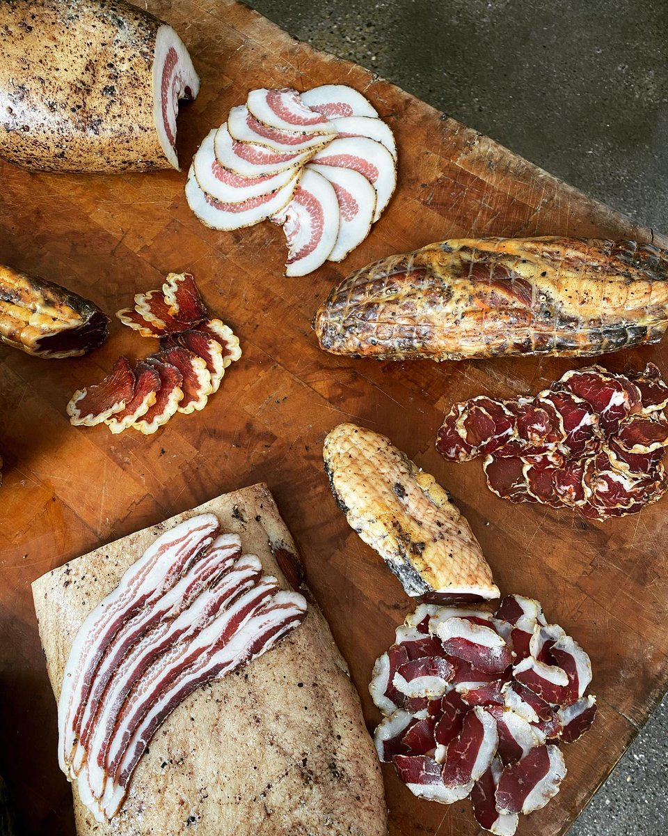 what's the difference between #WholeMucle charcuterie and salame? #CheatSheet smokinggoose.com/s/SmokingGoose…