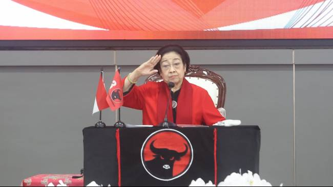 Menurut Hasto saat itu Megawati tertawa mendengar permintaan kehadiran dirinya di MK, namun Megawati menyampaikan dirinya siap hadir di persidangan. 'Otto Minta Megawati Hadir di Sidang Sengketa Pilpres, Hasto: Beliau Tertawa, Siap dengan Senang Hati' kompas.tv/nasional/49765…