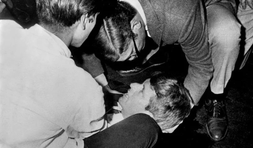#3marzo 1969 il criminale palestinese Sirhan Bishara Sirhan ammette di aver ucciso Robert F. Kennedy, senatore statunitense e, all’epoca della sua uccisione, il 5 giugno 1968, candidato alle primarie per le presidenziali dello stesso anno...