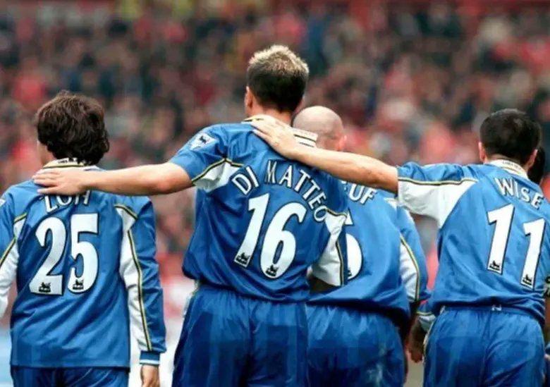 CHELSEA REWIND: On this day in 1999, Gianfranco Zola, Dennis Wise & Frank Leboeuf congratulate Roberto Di Matteo as his goal secures all three points at Charlton. A fantastic era with players from all over the world. Such a likeable team led by Gianluca Vialli & Ray Wilkins. 👏