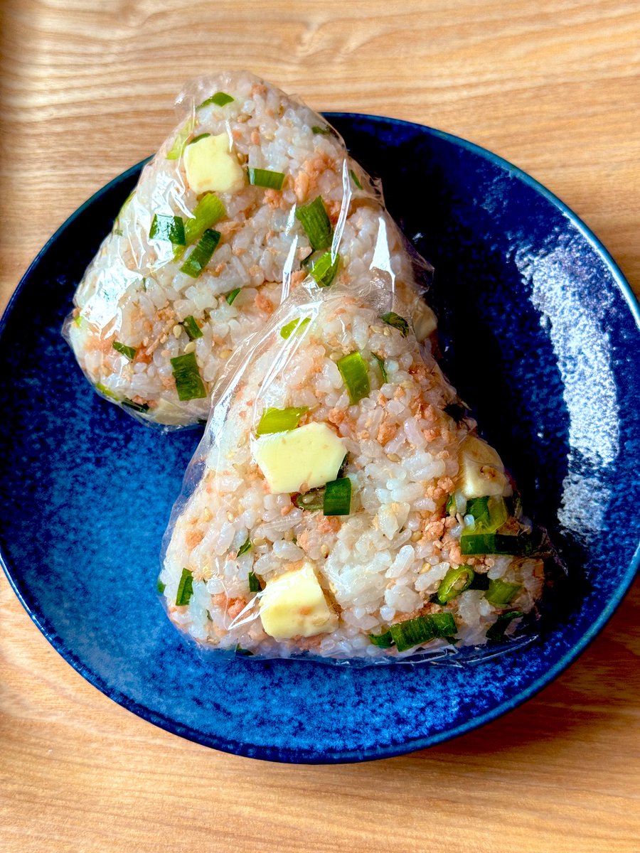 胡麻さけ 美味しすぎて4日連続で食べてる《鮭チーズねぎごまおにぎり》鮭の