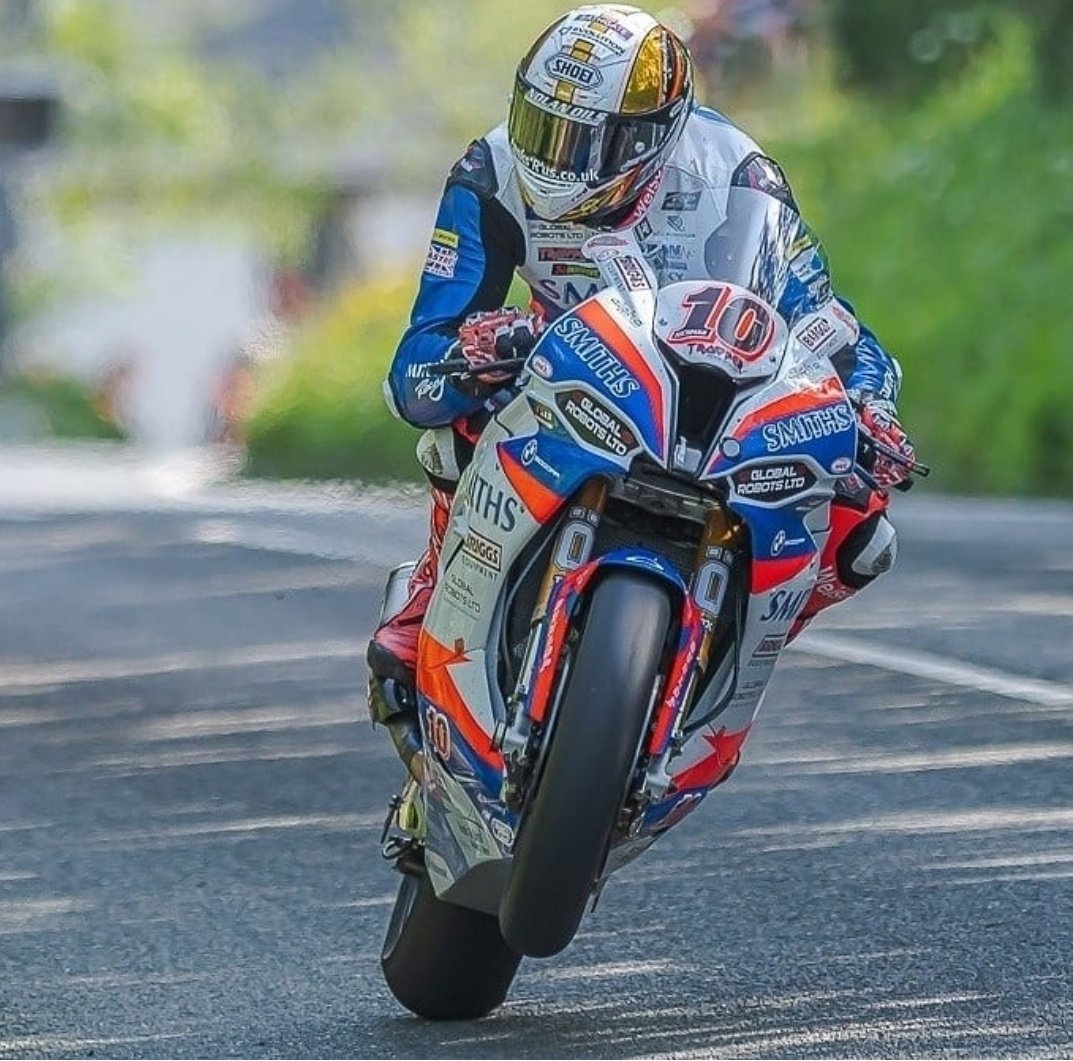 AdeGuest91's tweet photo. GOOD MORNIN EVERYONE XX ♥️🏍🏁😎💪☕️
ITS #WHEELIEWEDNESDAY AND ITS A @peterhickman60 KINDA DAY.
THROUGH #BARREGARROW #IOMTT https://t.co/TE2eHrgIVZ