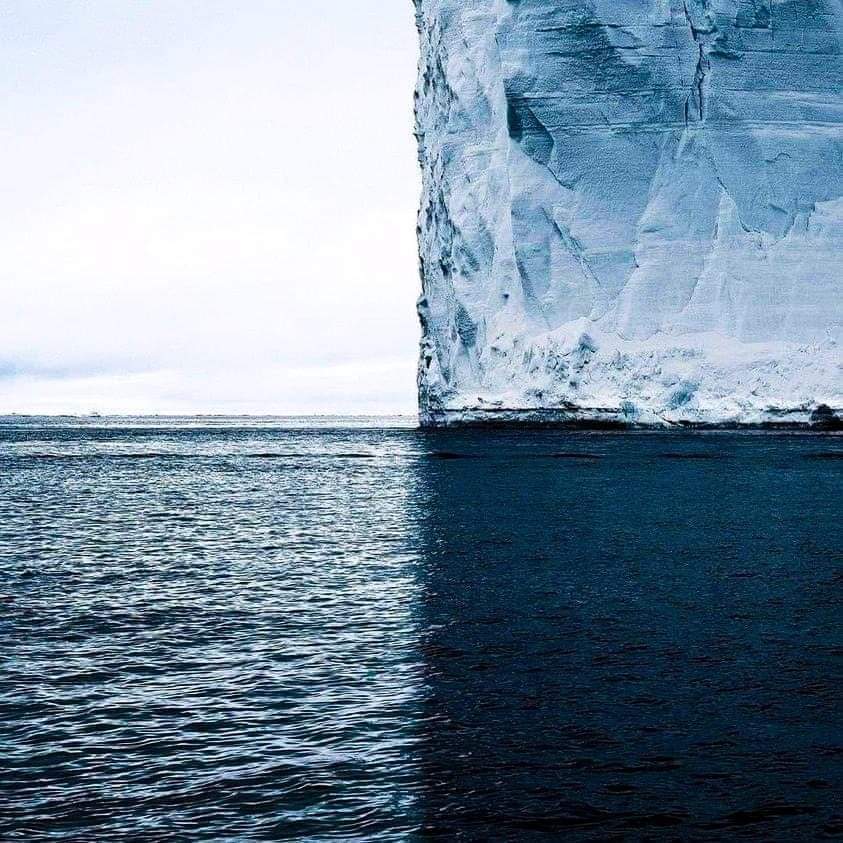 4 shades of blue captured in a single image in Antarctica. ❄️ 📷 victoriaenjoyshardcore #nature