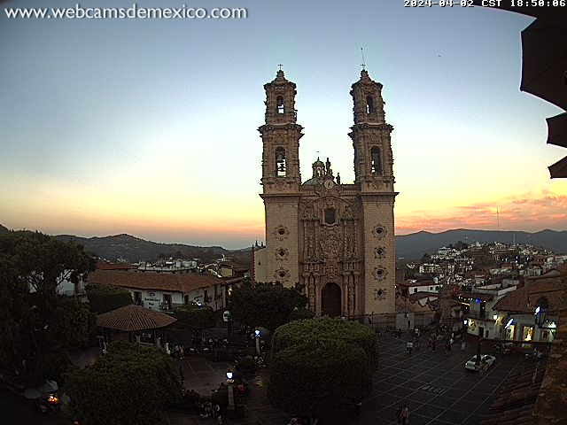 #Taxco, #Guerrero.
#PuebloMágico.
Atardecer de este martes.
Vista hacia el Templo de Santa Prisca. webcamsdemexico.com/webcam/taxco-c…