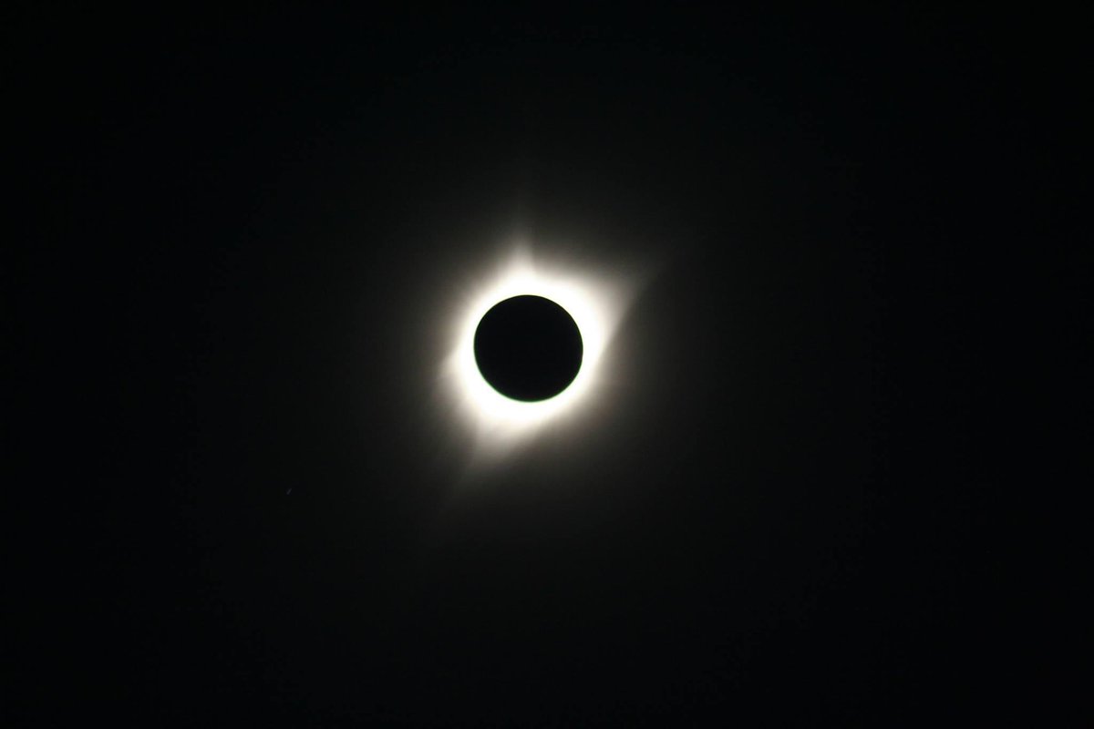We’re 5 days away from the eclipse!!! Check out my eclipse guide (linked in bio) for some tips on how to see it. Remember- the difference between 99% & 100% is one that will literally change your life. The eclipse I saw in 2017 ignited a passion to pursue astrophotography.