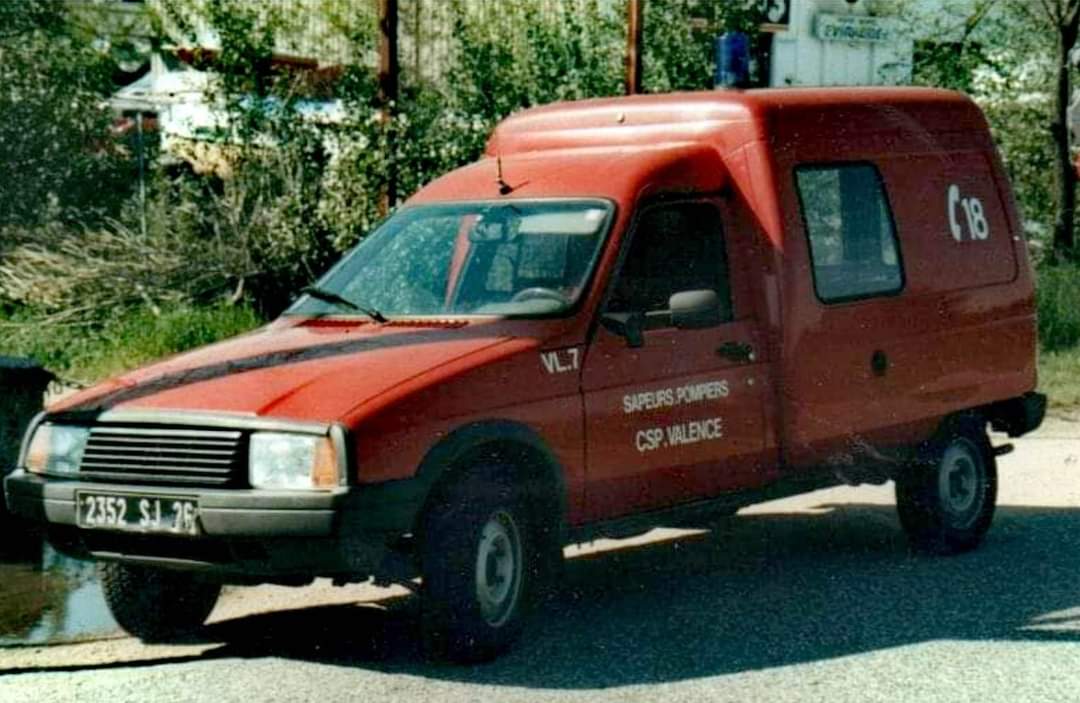 #VintageBestiole

À la demande générale (d'un membre) de la @teambestioles 😉 et pour fêter le 40ème anniversaire du mythique 'roi des campagnes', aujourd'hui le @CitroenFrance C15 🚒

Plusieurs centaines des 1 181 471 ex. en version essence ou diesel ⛽️ embellirent nos remises.