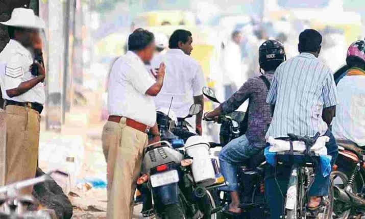 Bengaluru traffic police are like - Managing traffic- ❌️ Clicking photos for challan - ✅️ (Everywhere you go) #Bengaluru #BBMP #bengalurutraffic @BbmpEast @blrcitytraffic