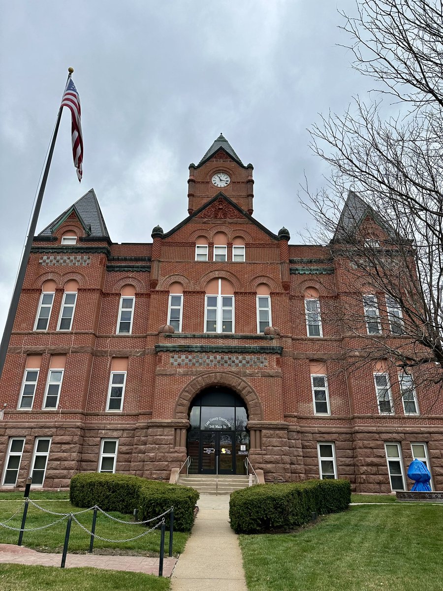 Thank you to Sheriff Sorenson and Cass County, Nebraska law enforcement leaders for the roundtable discussion today with @SenatorFischer and me about public safety communications and connectivity. #CarrTrip