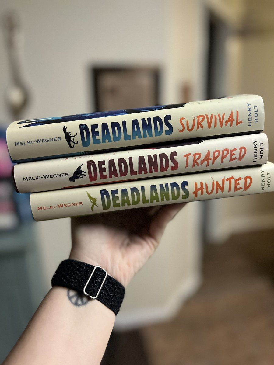 Have u read this #MG series yet?! It’s like Jurassic Park for kids! Add them to ur #library now! <a href="/MacKidsBooks/">MacKids Books</a> <a href="/SkyeOhWhy/">Skye Melki-Wegner</a> #librarytwitter #booktwitter #librarian #librarians