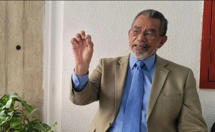 LaRazon__'s tweet photo. Candidato presidencial del @PCV_Venezuela Manuel Isidro Molina, inhabilitado por la dictadura de @NicolasMaduro le responde a Evo Morales: Estás desinformado y manipulado.Maduro y sus testaferros han impuesto brutal apartheid electoral en Venezuela @evoespueblo @camila_vallejo https://t.co/ndnJ8gMf65